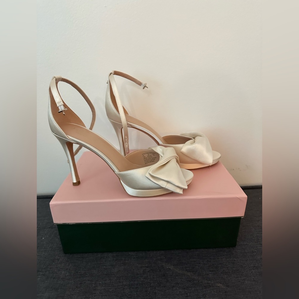 KATE SPADE- size 7.5- bridal bow heels in ivory!